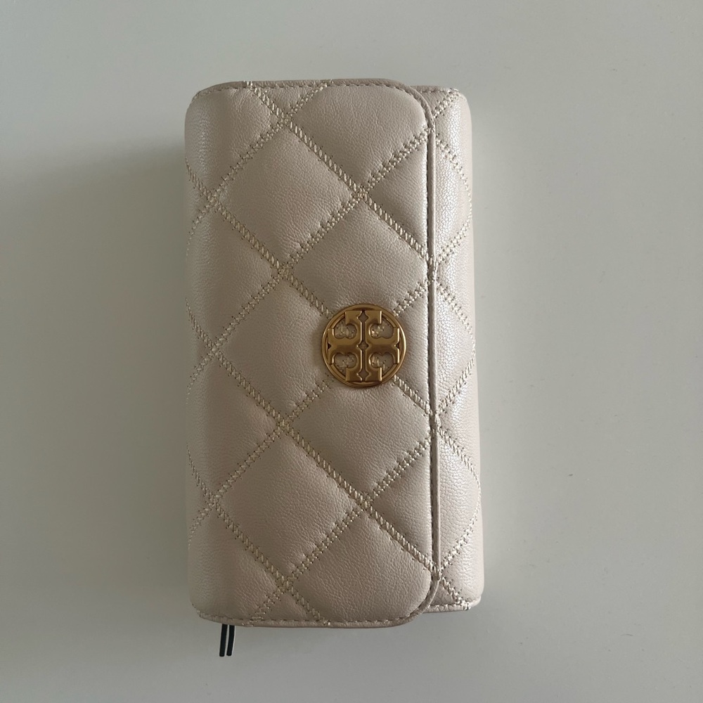 Tory Burch Willa Chain Wallet in Cream